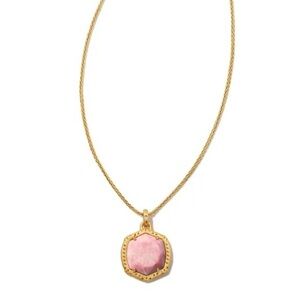 NWT Kendra Scott Davis 18k gold Etch Frame Pendant Necklace, Pink Thulite